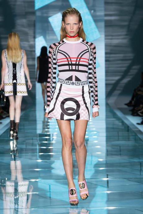 Milano Moda Donna: Versace P/E 2015 Milano Moda Donna: Versace P/E 2015