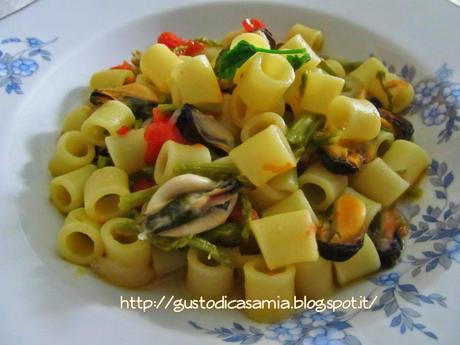 Pasta cozze e asparagi