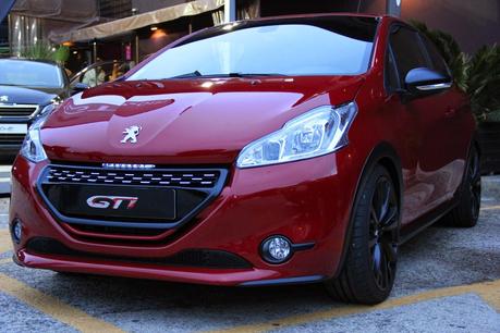 rencontre peugeot 208 gti et 205 gti