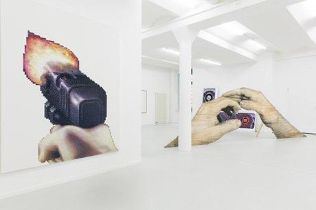 Un artista tedesco dedica una mostra a Duke Nukem 3D e al furto delle password di Yahoo