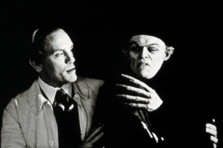 “L’ombra del vampiro”: in Dvd l’horror con John Malkovich ispirato al classico “Nosferatu”