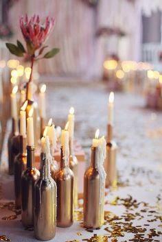 The easiest way: bottles, candles and a romantic atmosphere!