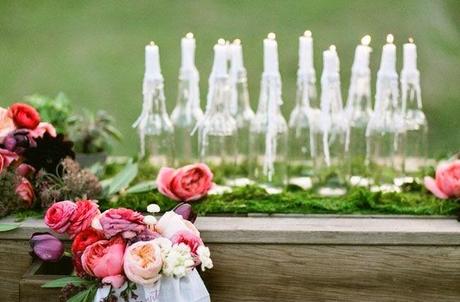 The easiest way: bottles, candles and a romantic atmosphere!