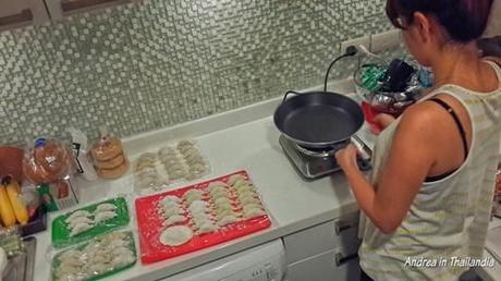 Home Made Gyoza - metti una giapponese in cucina a Bangkok!
