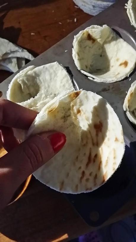 Snack alternativo, Cestini di piadina gusto pizza Snack alternativo, Cestini di piadina gusto pizza