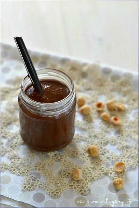 Crema di nocciole all’extravergine in 5′ | Extravirgin chocolate-hazelnut spread crema di nocciole all'extravergine