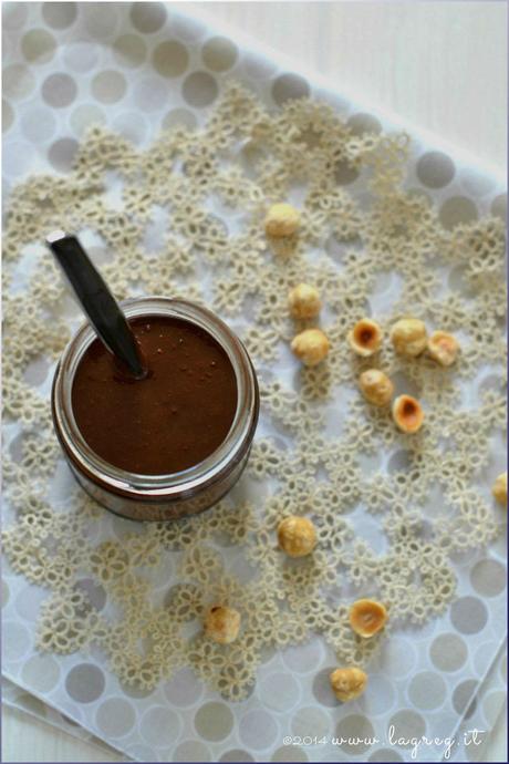 Crema di nocciole all’extravergine in 5′ | Extravirgin chocolate-hazelnut spread crema di nocciole all'extravergine