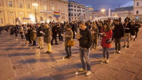 Le Sentinelle in Piedi e l'autobus tradizionale