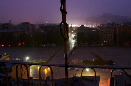 Genova, una nuova alluvione: una vittima accertata. Scatta l’allerta della Protezione Civile