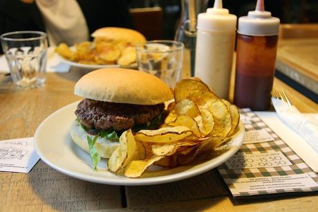 Pausa pranzo da Polpa Burger, la trattoria degli hamburger