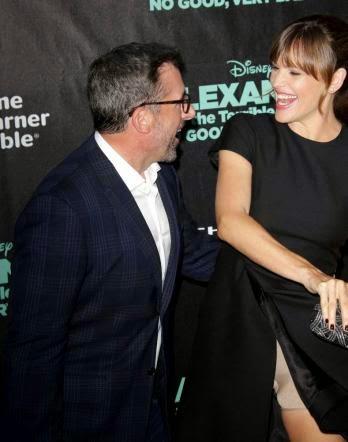 Jennifer Garner sul red carpet fa vedere  la coulotte contenitiva...