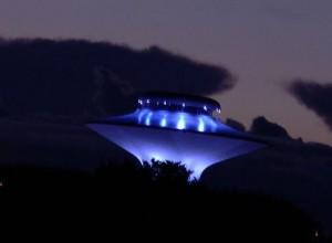 Invasione aliena del 5 aprile, dietro lo scherzo c’è molto di più: avvistato UFO in Italia