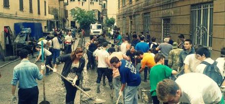 Alluvione, i social media tolgono fango a Genova e Parma. I bonus dei manager no!