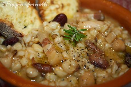 Zuppa di legumi e cereali.