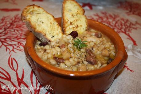 Zuppa di legumi e cereali.