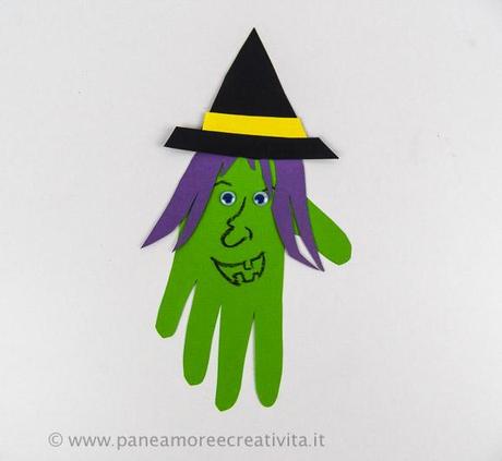 strega di halloween - con le mani