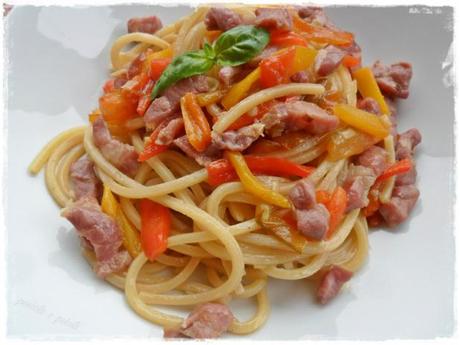 spaghetti prosciutto crudo peperoni spaghetti prosciutto crudo peperoni (2)