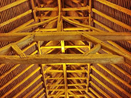 800px-The_Barley_Barn_Roof_Structure