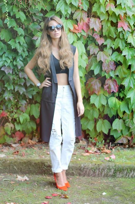 lovehandmade fashion blog_barbara valentina grimaldi fashion blogger_white jeans distressed zara_maxi gilet_zeouv sunglasses_nike sports bra_sergio rossi red furry heels_daniel wellington watch_OOTD