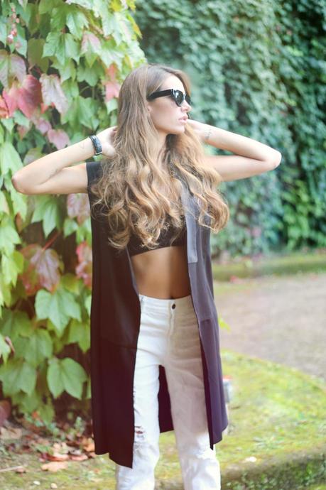 lovehandmade fashion blog_barbara valentina grimaldi fashion blogger_white jeans distressed zara_maxi gilet_zeouv sunglasses_nike sports bra_sergio rossi red furry heels_daniel wellington watch_OOTD