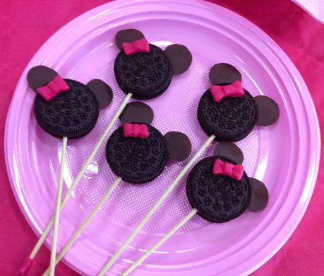 Minnie cookie pops