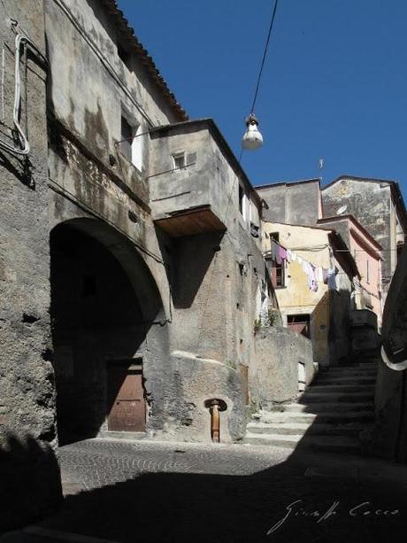 Calabria: Tortora, il paese della Zafarana dove i bambini giocano ancora a palla
