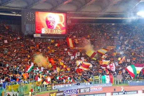 Roma: la Curva Sud canta Roma: la Curva Sud canta