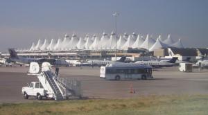 L'aeroporto di Denver, negli Stati Uniti (dogblog.finchester.org)