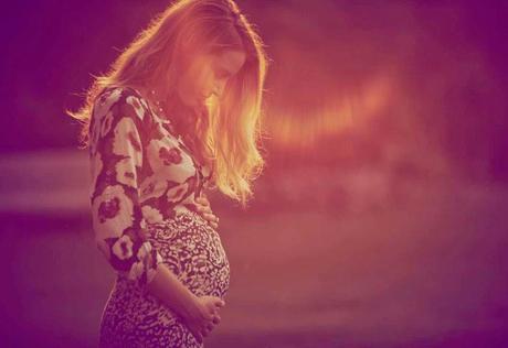 BLAKE LIVELY PREGNANT AND COOL