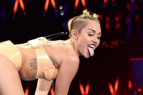 miley-cyrus-est-sur-le-plateau-de-mtv-vma