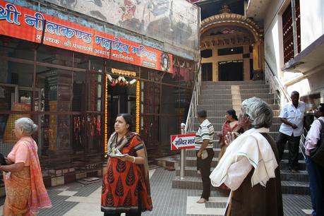 Rishikesh - A piedi al tempio di Nilkanth, dove Shiva e' diventato blu'