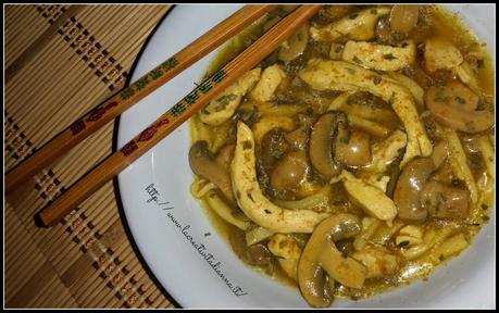 Ricetta cinese: Pollo con funghi e bambù.