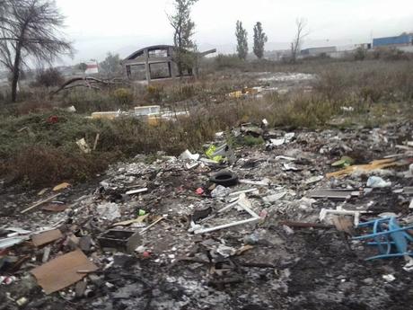 Venti foto allucinanti dal campo nomadi di Salone. Quello che stamattina è andato a fuoco