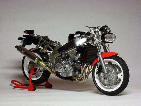 Yamaha FZR 750R OW-01 by Luyan Wen (Tamiya)