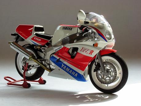 Yamaha FZR 750R OW-01 by Luyan Wen (Tamiya)