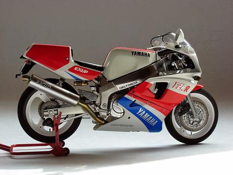 Yamaha FZR 750R OW-01 by Luyan Wen (Tamiya)