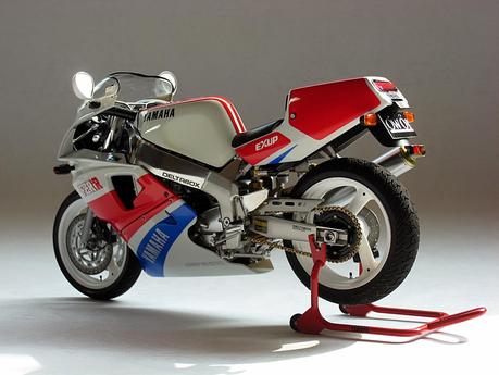 Yamaha FZR 750R OW-01 by Luyan Wen (Tamiya)