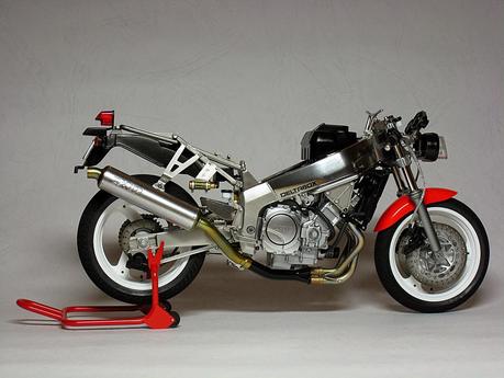 Yamaha FZR 750R OW-01 by Luyan Wen (Tamiya)