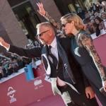 Kevin Costner saluta il pubblico