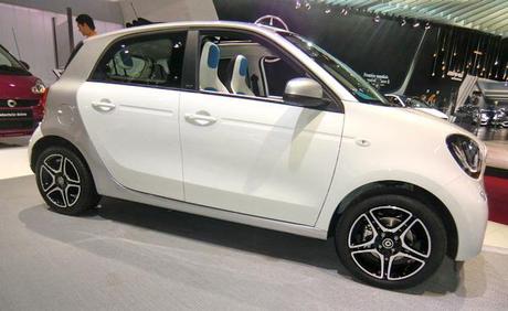 Mercedes ha proposto a Parigi le smart fortwo e forfour ></div> motori360.it