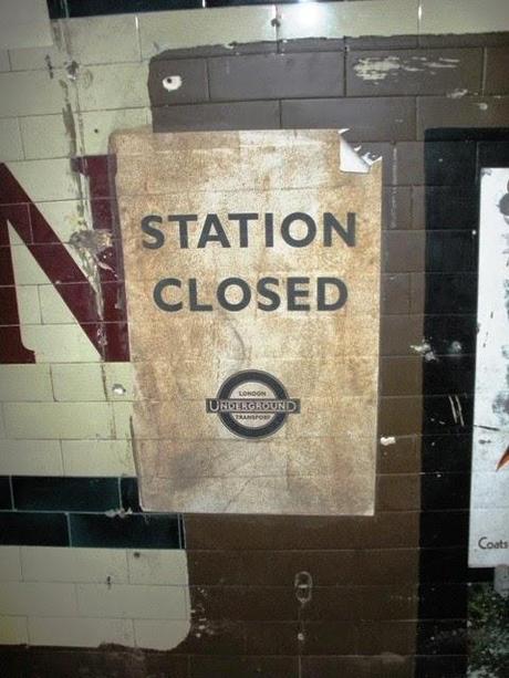 Londra segreta: visita alla stazione fantasma della metropolitana Aldwych Tube Station