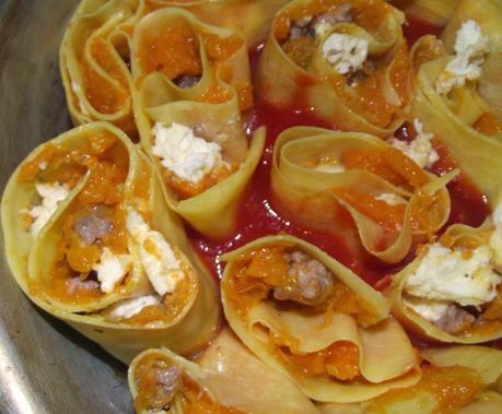 Rose di pasta alla zucca,salsiccia e funghi e una storia d'amore