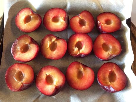 PRUGNE ROSSE CARAMELLATE CON MANDORLE IMG_0235.JPG