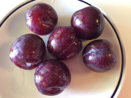 PRUGNE ROSSE CARAMELLATE CON MANDORLE IMG_0233.JPG