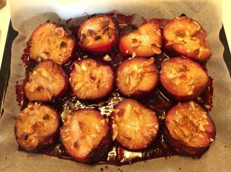 PRUGNE ROSSE CARAMELLATE CON MANDORLE IMG_0251.JPG