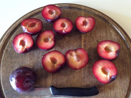 PRUGNE ROSSE CARAMELLATE CON MANDORLE IMG_0234.JPG