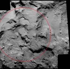 Uno zoom del sito J, sito di atterraggio del lander Philae ripreso il 14 settembre 2014 dalla Narrow Angle Camera (NAC)-OSIRIS che si trova nella testa della cometa 67P/Churyumov-Gerasimenko. Crediti: ESA/Rosetta/MPS for OSIRIS Team MPS/UPD/LAM/IAA/SSO/INTA/UPM/DASP/IDA