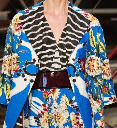 STAMPE, PATTERNS ED EFFETTI DI SUPERFICIE: BELLISSIMI DETTAGLI DALLA SETTIMANA DELLA MODA DI MILANO (MODA DONNA PRIMAVERA/ESTATE 2015) / 1