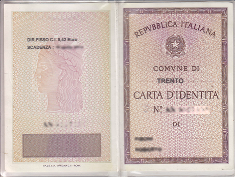 Perché il costo della carta d'identità italiana molto inferiore a quello del permesso di soggiorno?
