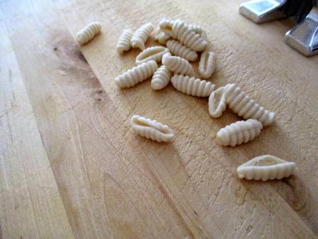 Gnocchetti sardi di farro con pesto di rucola  e peperoni